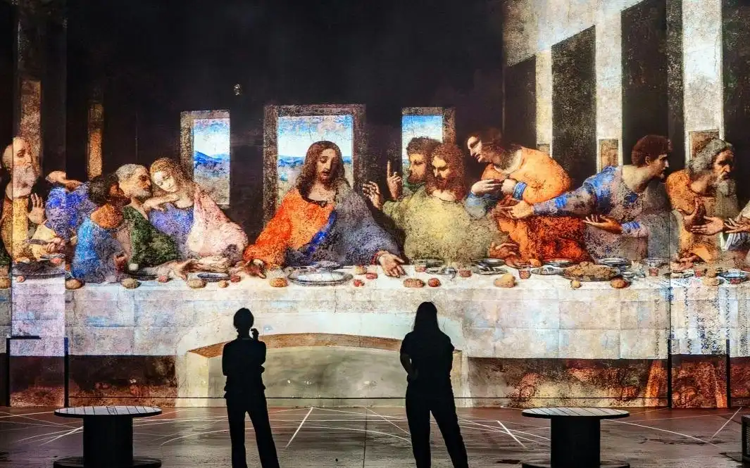 Masterworks of the High Renaissance Immersive Experience Digital art projections of Da Vinci and Michelangelo masterpieces illuminate a large immersive gallery space.
