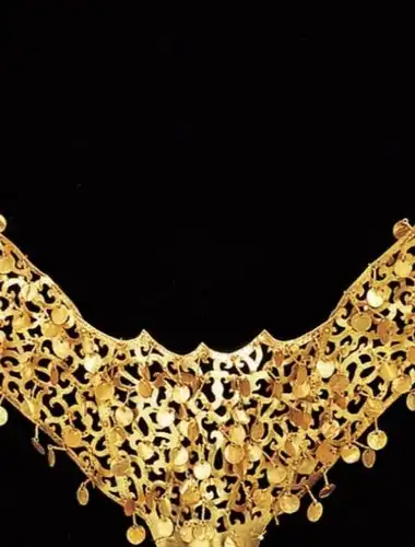 Intricate ancient Silla gold crown with tree-shaped branches and jade ornaments on display at Musée Guimet.
