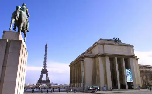 Lorem ipsum dolor sit amet, consectetur adipiscing elit, sed do eiusmod 2026 Exhibitions Paris 111